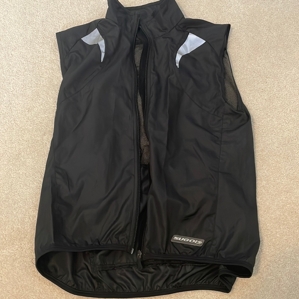 Sugoi wind running vest, mesh back with two deep pockets Sz M
